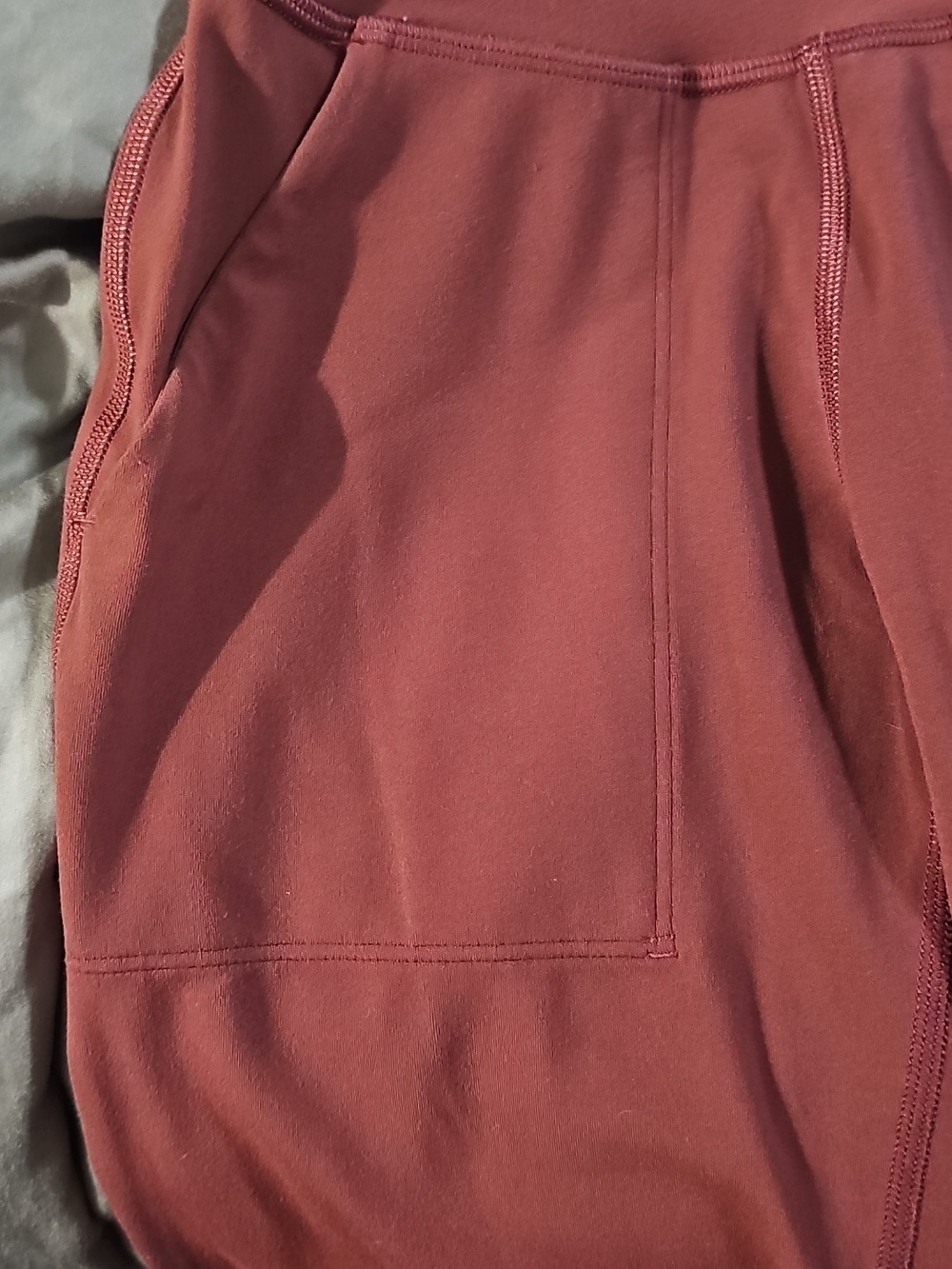 lululemon athletica Burgundy High-Rise Jogger Pants-Full Length-Like New - Picture 4 of 6